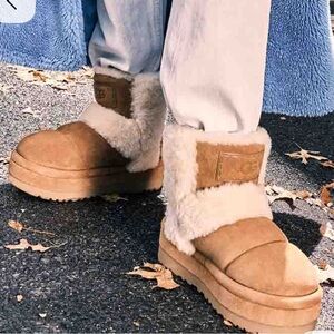UGG Chillapeak Boots